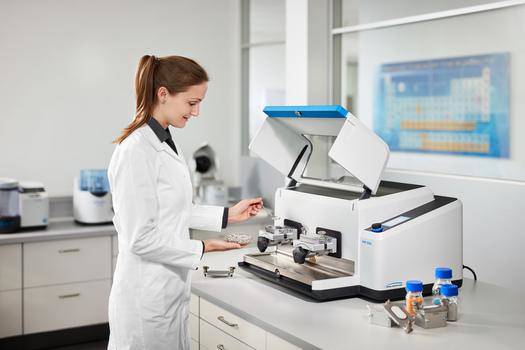 Die neue Schwingmühle MM 500 Die Schwingmühle MM 500 nano ist ein kompaktes und vielseitiges Tischgerät,  speziell für die schnelle Trocken-, Nass- und Kryogenvermahlung.