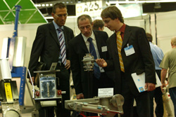 ABSCHLUSSMELDUNG POWTECH und TechnoPharm 2005 High-Tech-Messeduo stärkt Technologiekompetenz des Messeplatzes Nürnberg