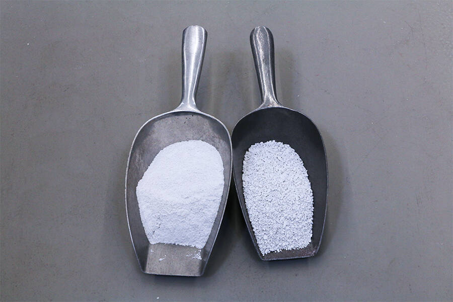 Soda perfekt klassieren mit Vibrationssiebmaschine Typ WA Bei der Produktion von Soda setzen viele Hersteller auf die bewährte Siebqualität der RHEWUM Vibrationssiebmaschine WA, um bei schwankender Produktion und feinsten Trennungen im Bereich von 200 µm eine optimale Qualität ihres Produktes zu erreichen.