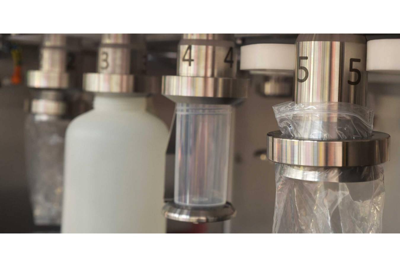 Vollautomatische Probenentnahme in gewünschter Größe und Häufigkeit Das Multisize Sample Carousel von Dinnissen ermöglicht das Sammeln von Proben in verschiedenen Größen und Häufigkeiten in einem automatisierten Prozess. Mehr Leistung pro Stunde und weniger Bedienung erforderlich.