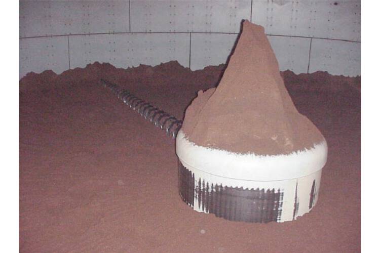 Austrag schwieriger Schüttgüter aus Flachboden-Silos Umlaufschneckensysteme sind für viele Anwendungen eine gute Lösung zum Austragen schwieriger Schüttgüter aus Flachboden-Silos. Hydraulische Umlaufschnecken für Sekundärbrennstoffe und Bypass-Staub bieten besondere Vorteile.