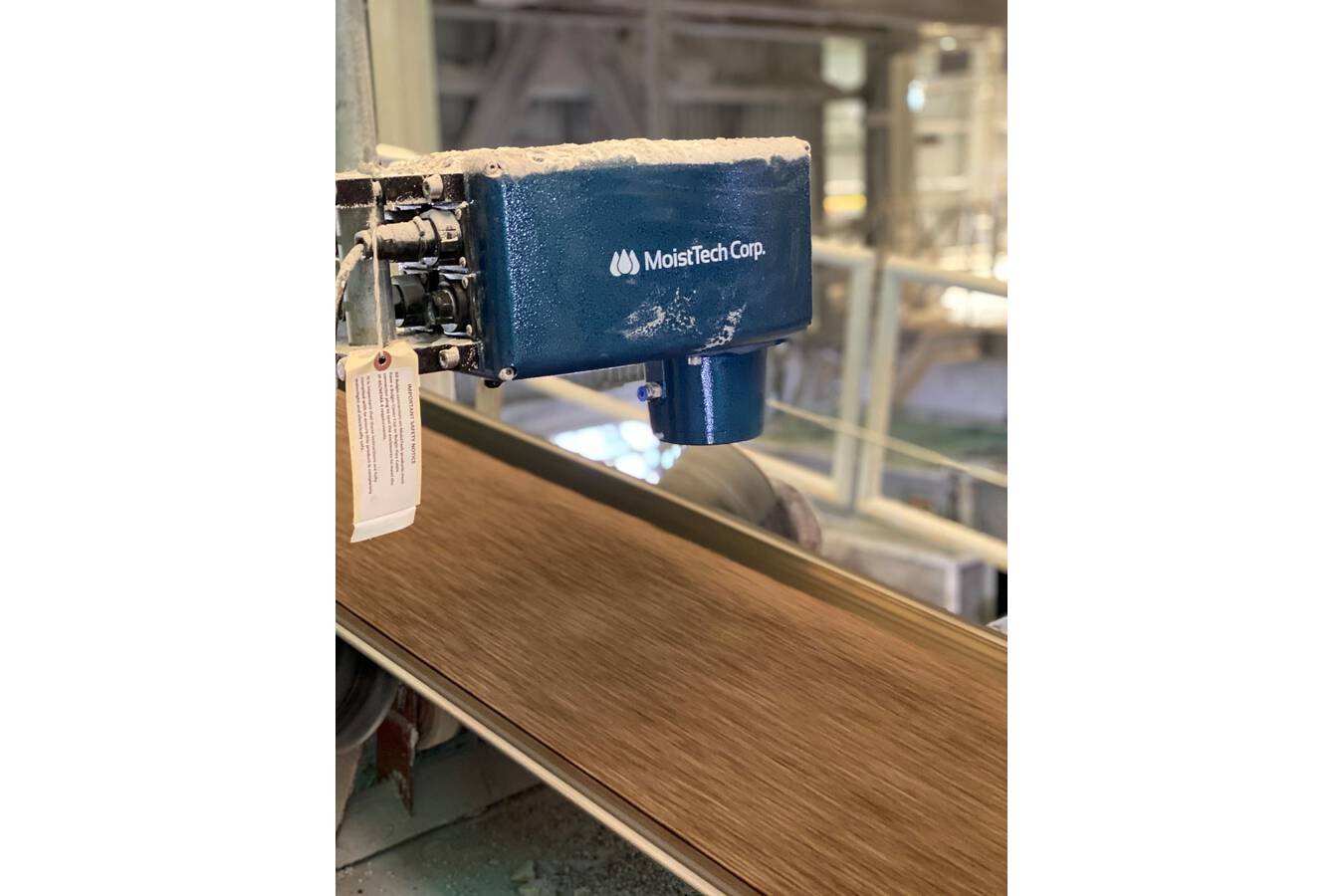 Maximieren Sie die Produktionseffizienz bei richtiger Feuchtemessung MoistTech bietet mit der NIR-Technologie eine höhere Effizienz bei richtiger Feuchtemess- und Kontrolltechnologie, Überwachung der Produktqualität, wartungsfrei und Prozessoptimierung.