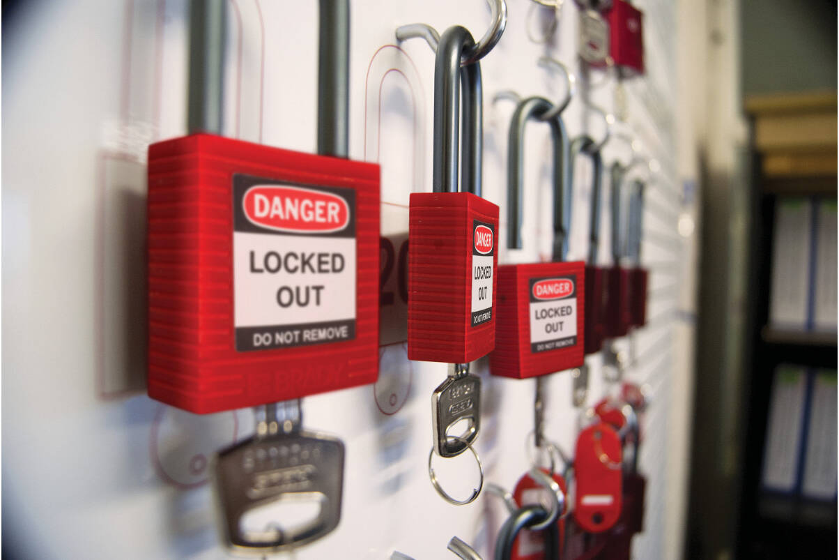 Sicherheit am Arbeitsplatz Optimieren mit Visuelle Lockout/Tagout Ein großer Schokoladenhersteller implementierte 5 kundenspezifische Shadowboards in einem seiner Fertigungsbetriebe, um für eine gut sichtbare und leicht zugängliche Lockout/Tagout-Lösung zu sorgen. 
