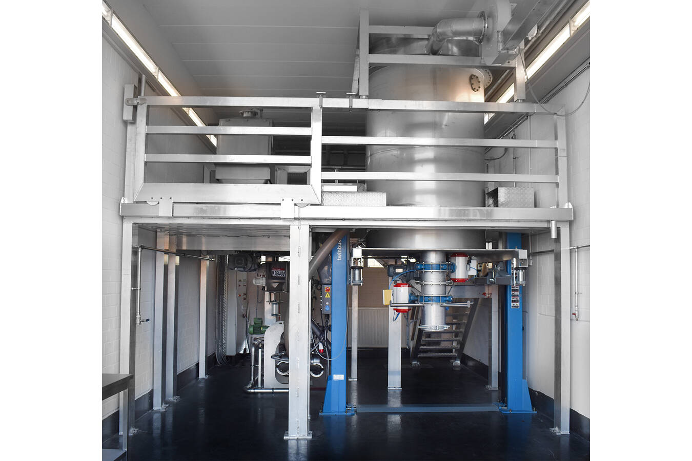 Erweiterung des kryogenen Mahlzentrums Zentrum für kryogene Verfahrens Gemeinsam mit unserem strategischen Partner, der Firma Air Liquide Deutschland GmbH, wird das neue Zentrum mit vakuumierten Ringleitungen ausgestattet.