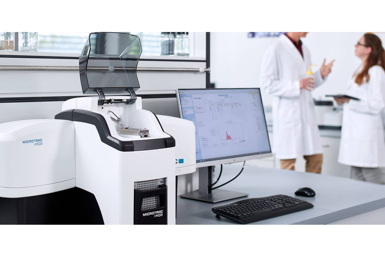 SYNC: Eine neue Dimension in der Partikelanalyse Der SYNC Partikelanalysator von Microtrac MRB bietet Anwendern der klassischen Laserbeugungstechnologie spannende neue Möglichkeiten zur Charakterisierung ihrer Materialien.