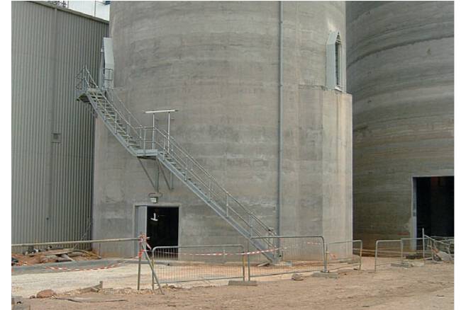 Der Silo-Austrag erfolgt über den gesamten Querschnitt Der Silo-Austrag erfolgt über den gesamten Querschnitt