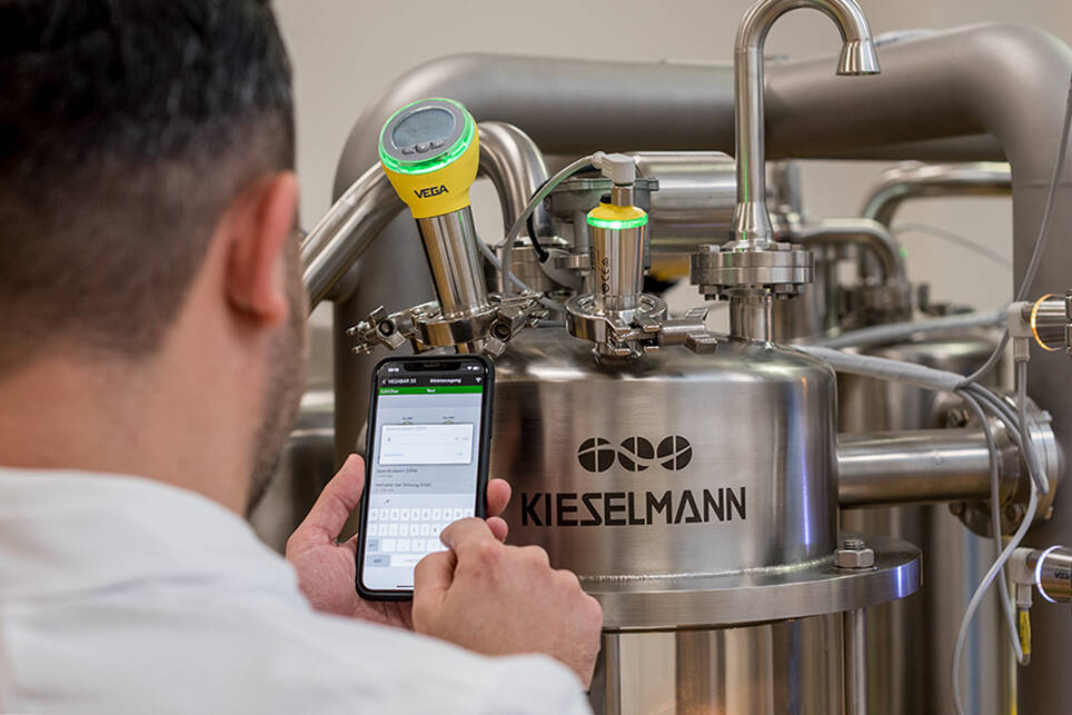 VEGA Tools-App für leichteren Messdatenzugang bei weniger Arbeitszeit Sensor-Bedienung per Smartphone und Tablet: neue Funktionen zur Vereinfachung der Wiederholungsprüfung.