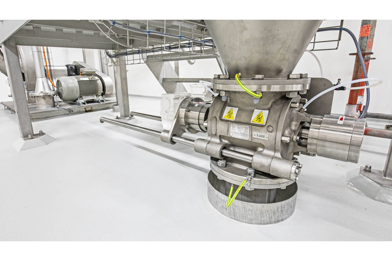 Druckreinigung der modularen Gericke Rotaval Zellenradschleusen I Gericke RotaVal Zellenradschleusen haben eine Option die Druckreinigung bis IP X6K (starker Wasserstrahl unter erhöhtem Druck, DIN 40050) ermöglicht.