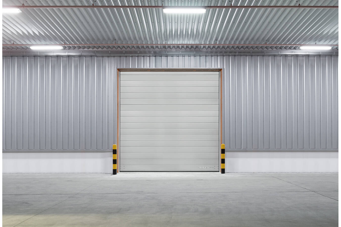 Das weltweit sicherste Schnelllauftor Mit dem EFA-SST®-Secure aus der Serie EFAPROTECT hat EFAFLEX ab sofort ein Schnelllauftor im Portfolio, das die Anforderungen der Widerstandsklasse 4 erfüllt und einem Angriff versierter Täter mit schwerem Werkzeug von außen über längere Zeit standhält. 