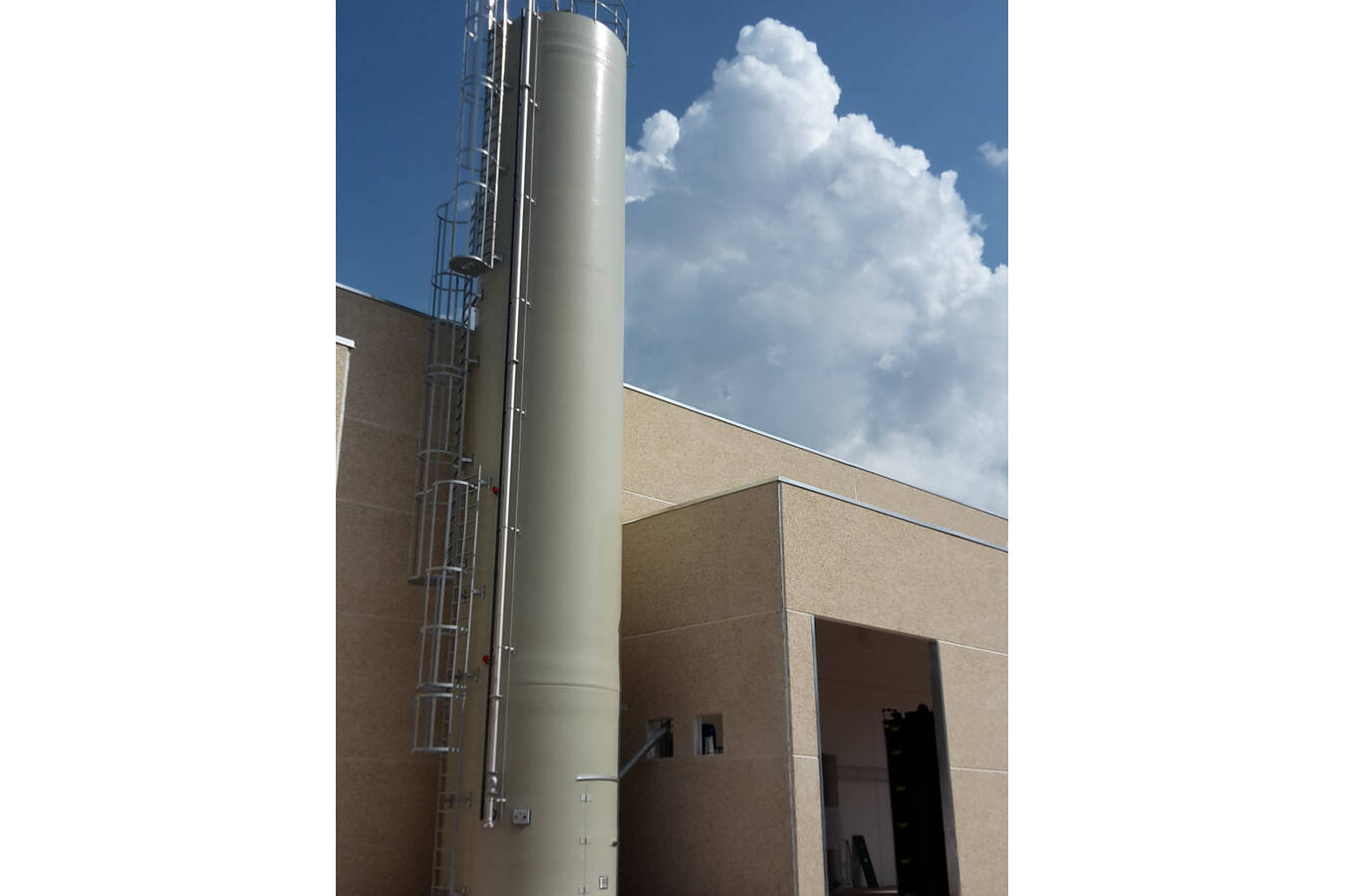 Kompositsilos für Stärke: Jahrenlang störungsfrei Mehrere Jahre nach der Installation waren die Stärkesilos von Polem störungsfrei und zählten zu den saubersten Stärkesilos, die jemals inspiziert wurden.