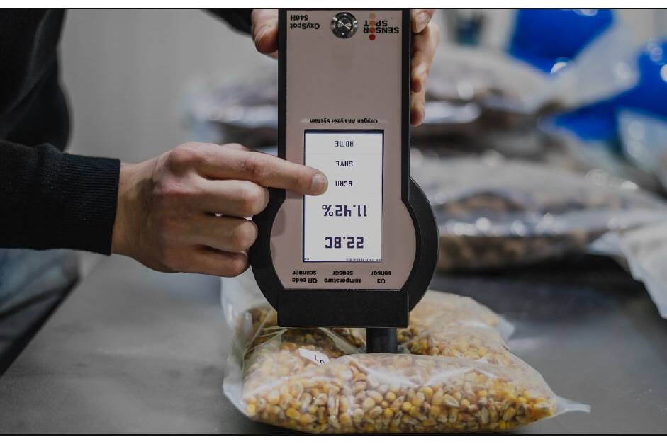 Wie man auf Verpackungen mit modifizierter Atmosphäre umstellt Um die modifizierte Atmosphäre einzuführen, müssen Sie herausfinden, welche Art von MA für Ihr Produkt am besten geeignet ist und wie Sie Ihren Produktionsprozess ändern können. Dafür brauchen Sie einen zuverlässigen Lieferanten.