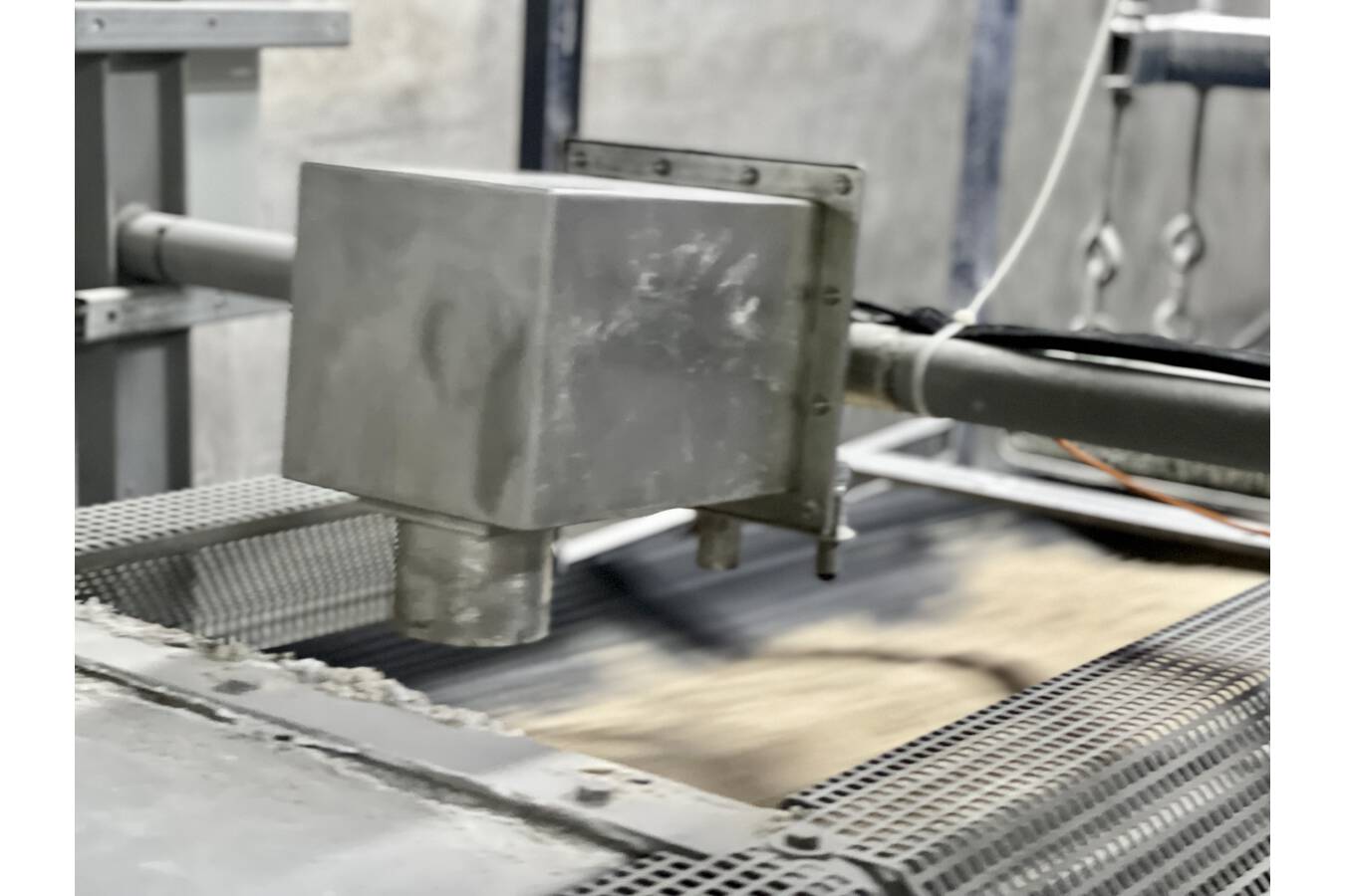 Maximieren Sie die Produktionseffizienz mit MoistTech MoistTech ist verantwortlich für die erste patentierte Methode der Branche zur berührungslosen, zerstörungsfreien Feuchteanalyse und -erkennung für eine Vielzahl von Branchen.