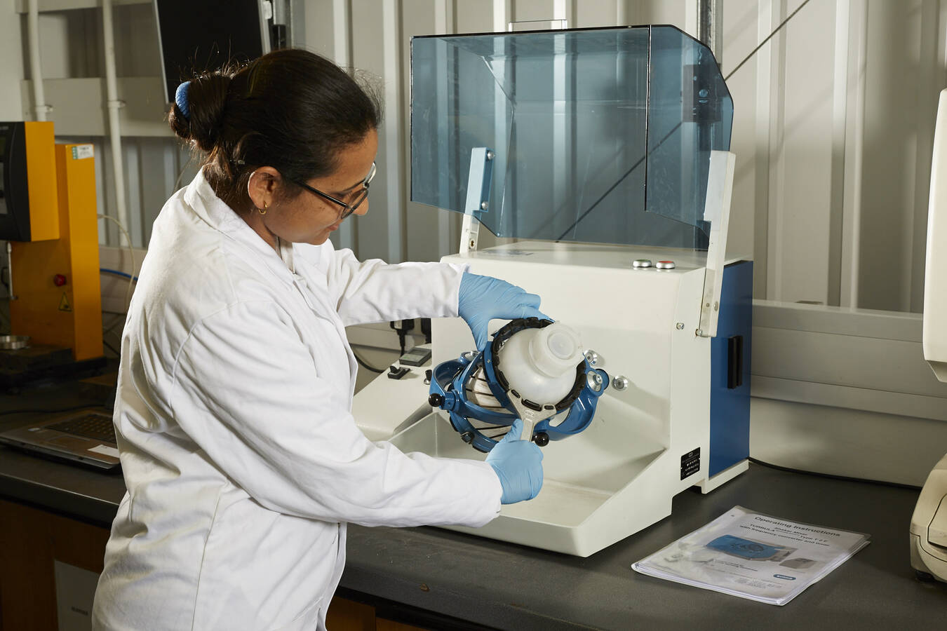 Short course: Understanding Bulk Behaviour Insight into characterisation of powders and a overview of methods for determining bulk behaviour of particulate materials. 
