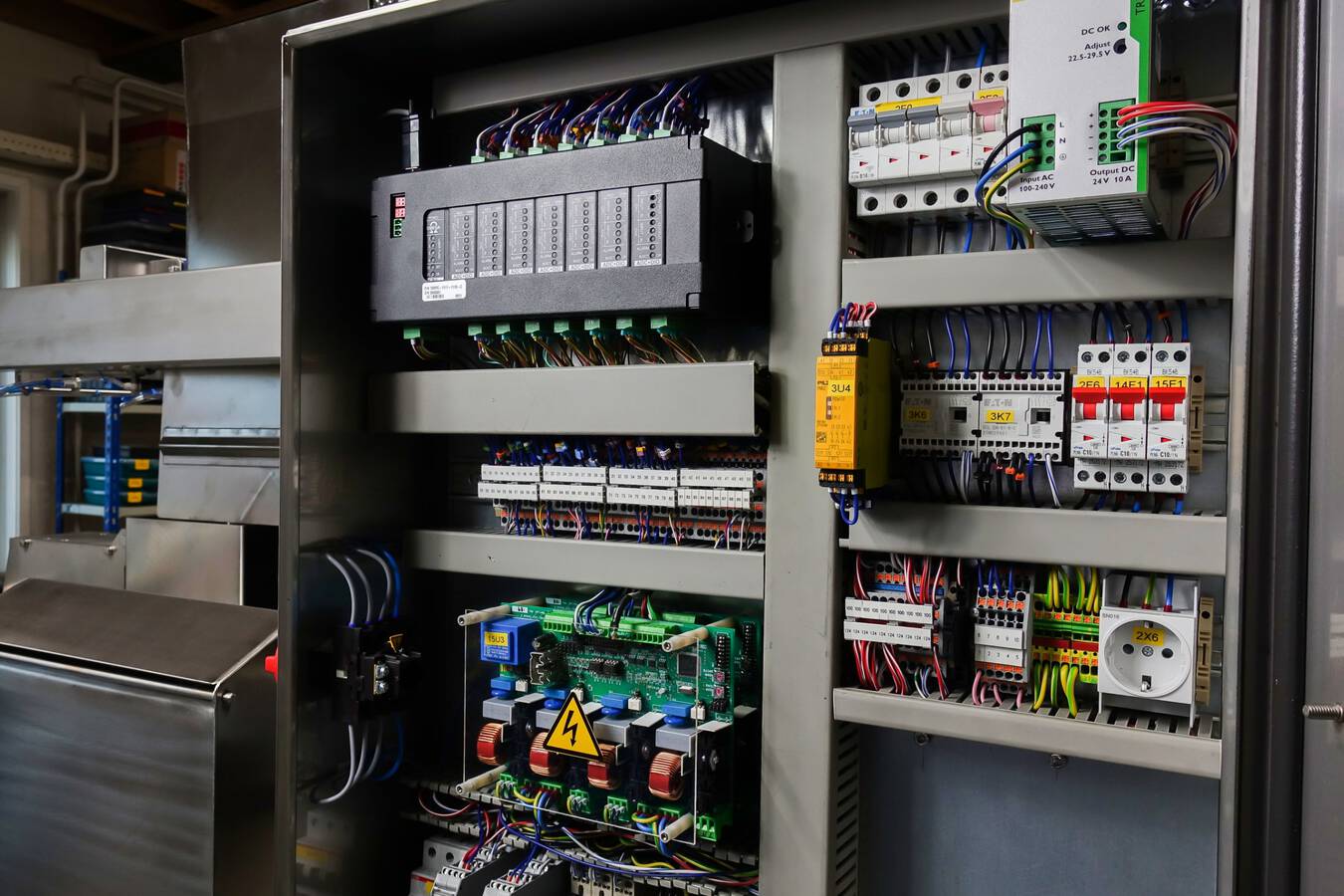 Rovema Benelux  rüstet mit PENKOs Omega auf Rovema Benelux wählt die neu entwickelte  speicherprogrammierbare Steuerung (SPS) Omega von PENKO, um sein bestehendes System mit einem neuen Mehrkopfsystem und einer leistungsstarken Steuerung aufzurüsten.