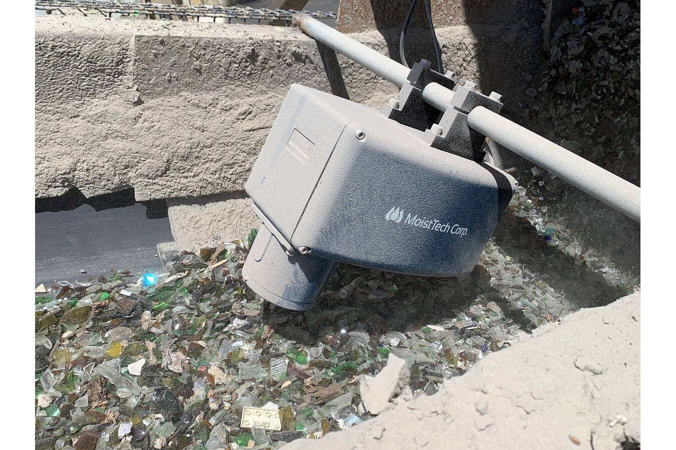 Auswirkungen einer konsequenten Feuchtigkeitsüberwachung Der Nah-Infrarot (NIR)-Feuchtesensor von MoistTech ermöglicht die Anpassung des Feuchtigkeitsgehalts in Echtzeit, wodurch die Rohstoff- und Brennstoffkosten gesenkt, höhere Erträge erzielt und einheitlichere Produkte erzeugt werden. 