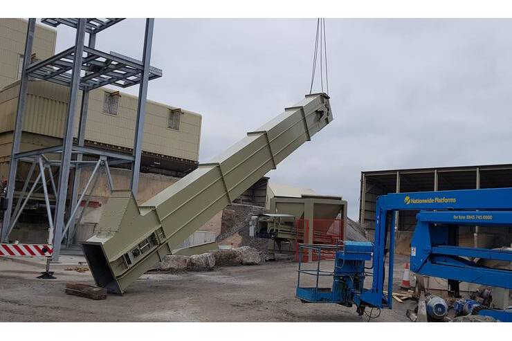 Elevator für Fräsgut aus recyceltem Asphalt Elevator-Design für Kapazität von 250 T/Std. Empfehlung von Geschwindigkeit, Leistung, Wellen- und Gehäusegrößen & Komponenten (SPS-Stahlbecher & NBR-Gurte)