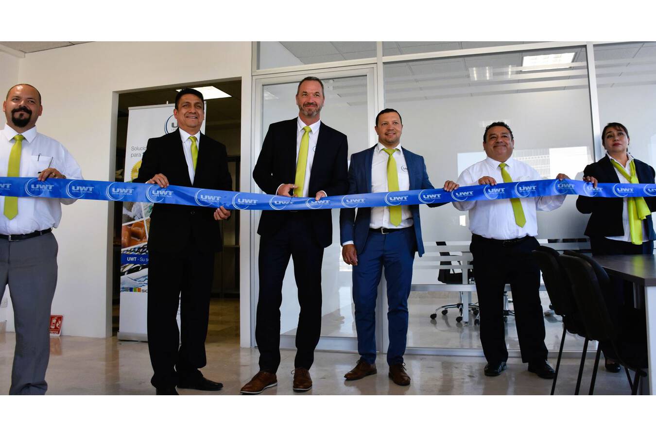 UWT eröffnet Niederlassung in Mexico Im 45. Bestehungsjahr der UWT GmbH erfolgt nun die Gründung der 7. internationalen Vertriebsniederlassung in Mexiko. Mit der eigenen Zweigstelle UWT Level Control de S. de RL de C.V. in Santiago de Querétaro wird Country Manager José Cruz vorgestellt.