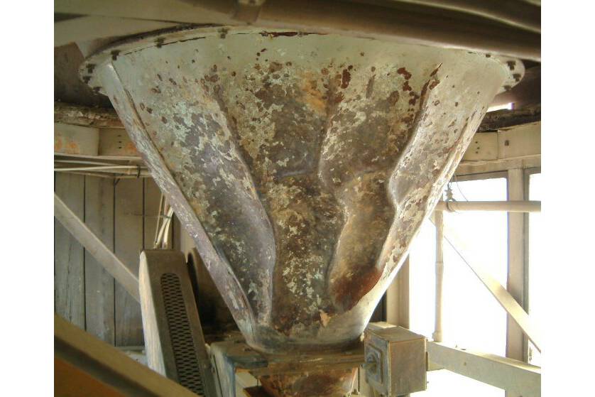 Storage and Discharge of Powders and Bulk Materials A general short course covering some of the most common issues met by process engineers when handling bulk materials including material build-up in hoppers and unreliable discharge of the contents.
