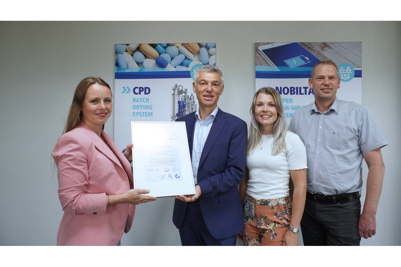 Hosokawa Micron B.V. erhält ISO 14001-Zertifizierung Die Zertifizierung von Hosokawa Micron B.V. zeichnet sich dadurch aus, dass sie nicht nur einzelne, sondern sämtliche Umweltaspekte der ISO 14001 abdeckt: Luft, Boden, Energie, Abfall, Wasser, Lärm und Gefahrstoffe.