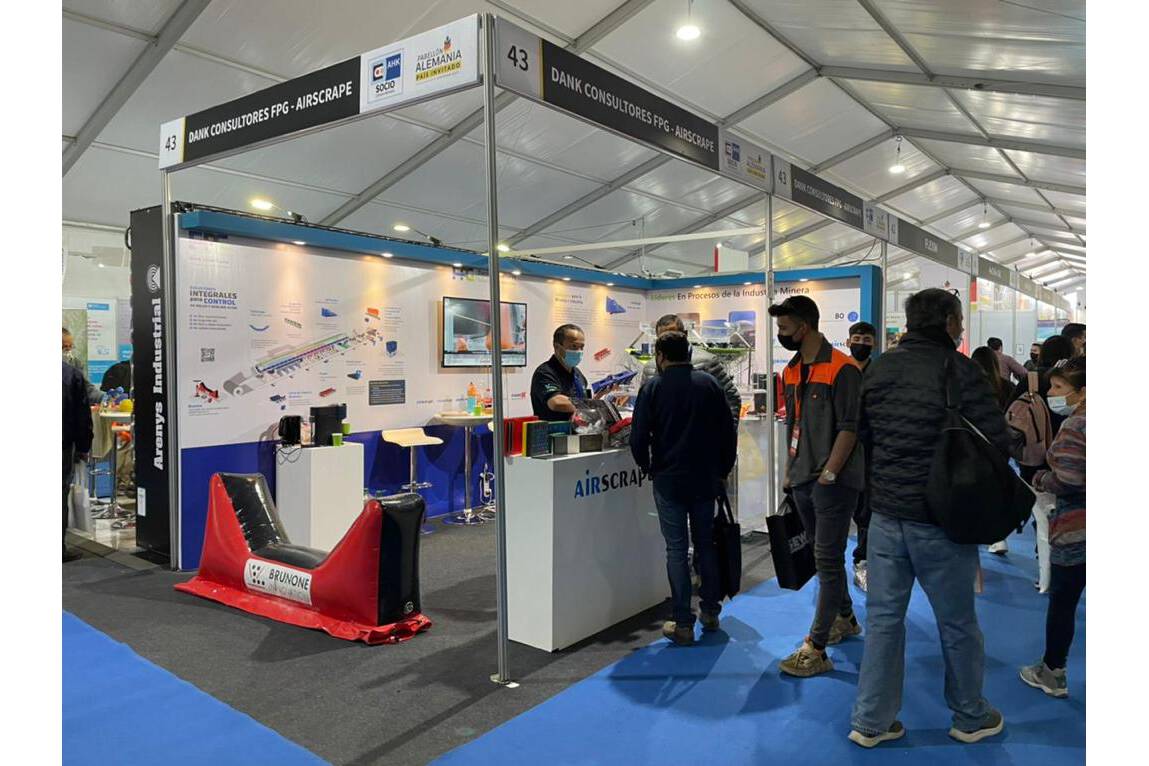 AirScrape Erfolg Exponor 2022 in Chile Die erste Messe in Chile war ein großer Erfolg für die neue kontaktlose Abdichtung von Förderbandübergaben. Die Nachfrage und das Interesse am AirScrape war überwältigend.