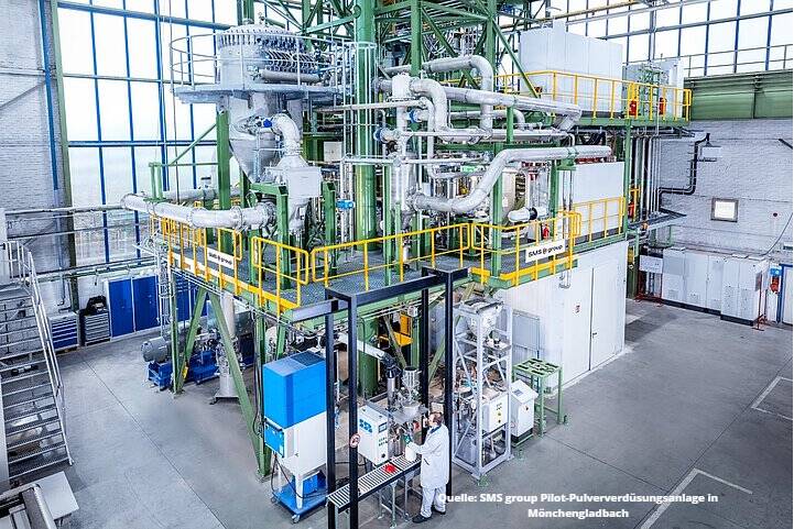 Abfüllen von Vormaterial für den metallischen 3D-Druck Abfüllen und Wiegen von qualitativ hochwertigen Metallpulvern für den 3D Druck