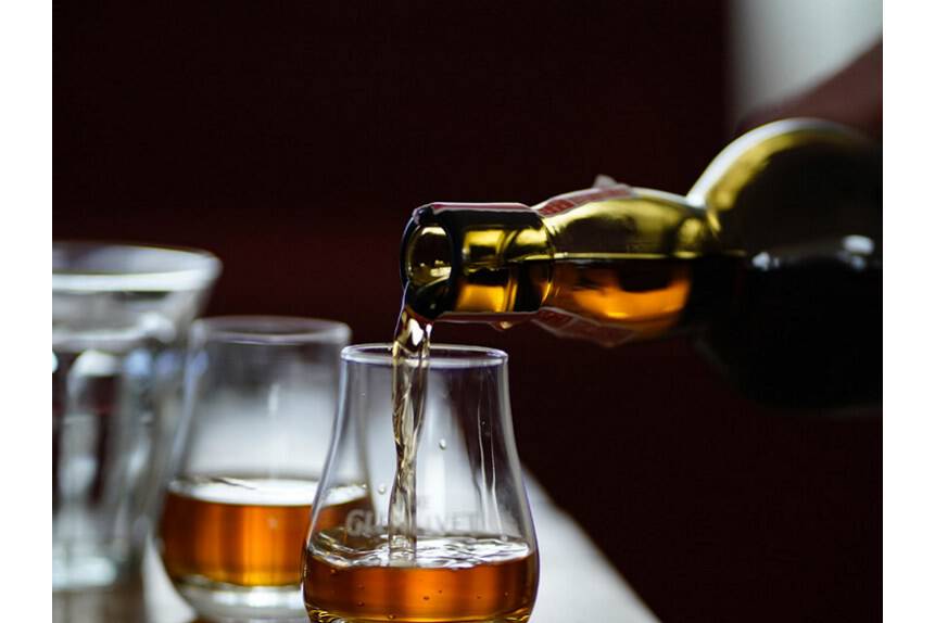 Flüssigkeits-Feststoff-Separator für Whiskey-Treber Der Russell Liquid Solid Separator™ bietet eine effektive Lösung für die Off-Grain-Gärung