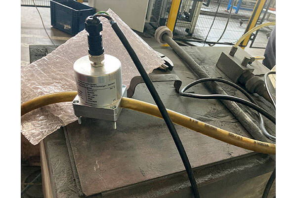 Produktionskosten senken durch optimierten Materialauftrag Mit Online-Prozessinformationen kann ein unnötiger Materialauftrag im Lackierprozess verhindert und Produktionskosten gesenkt werden.