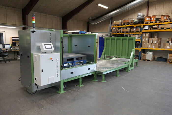 Optimale Befüllung von Schiffscontainern durch Palettenentnahme Mit dem Palettenentladesystem können Schiffscontainer von unten nach oben mit Sack- oder Kistenladungen beladen werden, schnell und ohne Beschädigung der Ware, ohne manuelle Arbeit.