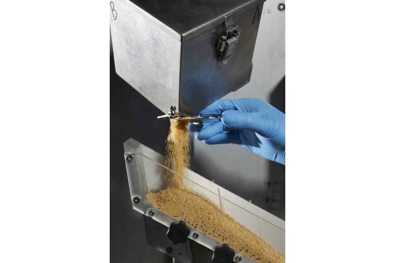 Assessment of segregation in bulk materials - video An overview of a bench scale evaluation method for quantifying the sensitivity of a free-flowing material (or blend) to segregation.