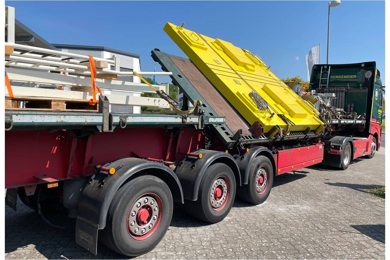 Spezieller Maschinen Transport bei SSB Kundenprojekt mit Schwertransport