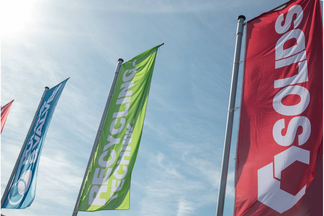 Solids, Recycling-Technik und Pumps & Valve mit starkem Rahmenprogramm Fachmessen Solids, Recycling-Technik und Pumps & Valves 2023 überzeugen mit starkem Programm. Am 29. und 30. März 2023 startet in Dortmund auch für die Welt der Schüttgüter, Prozesse und Wieder-verwertung das neue Messejahr. 