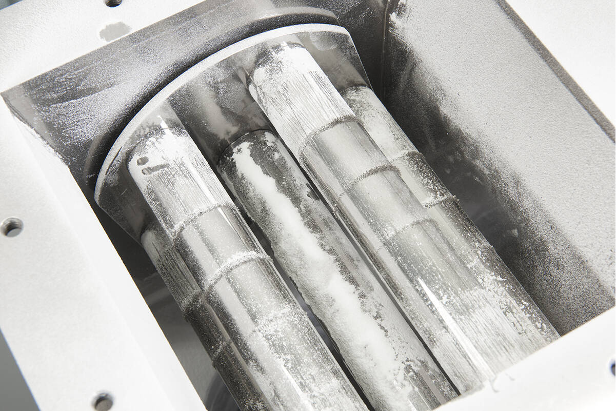 10.000 gauss Magnetabscheider für schlecht fließende, fettige Pulver Der neu entwickelte rotierende Cleanflow-Magnet mit 10.000 Gauss von Goudsmit Magnetics aus Waalre filtert magnetische und paramagnetische Partikel aus schlecht fließenden, fettigen Pulvern in der Lebensmittel-, Pharma- und Chemieindustrie. 