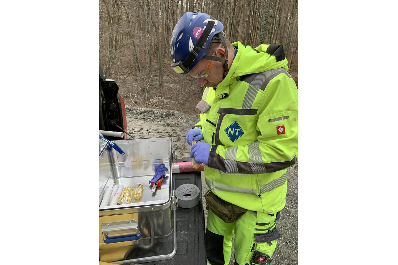Siloreinigung von Schüttgutspeichern mittels Sprengtechnik Die NT Service GmbH bietet professionelle Reinigung von Siloanlagen an, einschließlich sprengtechnische Auflockerung von Schüttgütern und Abfällen unter Einhaltung gesetzlicher Bestimmungen und Umweltauflagen. 