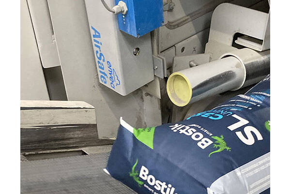 Überwachung einer Absackanlage Zur Erkennung von nicht vollständig verschweißter Sackware wird bei Bostik in Borgholzhausen eine Absackanlage mit einem AirSafe 2 von ENVEA überwacht.