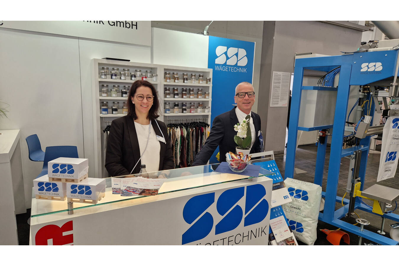 Frühjahr = Messezeit bei SSB In den letzten Wochen hat sich bei SSB alles um unsere Präsenz auf den relevanten Messen für die Schüttgut- und Verpackungsindustrie gedreht. 