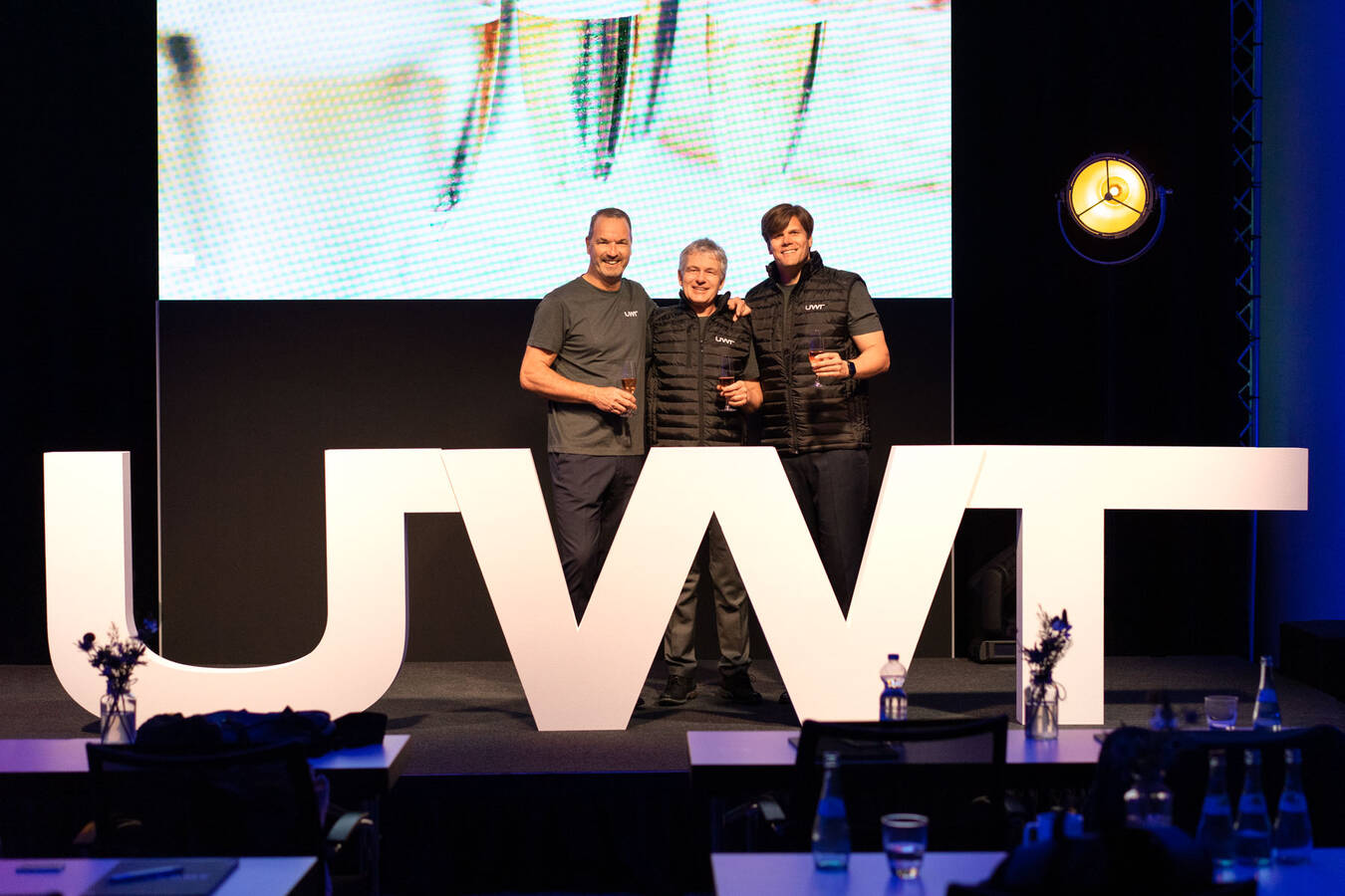 Beginnen wir das neue Kapitel der Marke UWT TECHNOLOGY. PERFORMANCE. PARTNERSHIP. 
Die  UWT Family und hat auf ihrem „7th International Sales Meeting 2023“ seine neue Brand Story präsentiert, die zeigt, dass wir weltweit bereit für mehr sind