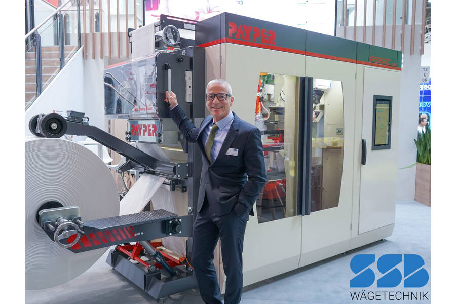 FFS Absackmaschine aus der ASSAC-Serie SSB stellte auf dem Gemeinschaftsstand mit PAYPER auf der interpack Messe eine FFS-Absackmaschine aus der ASSAC-Serie aus.
