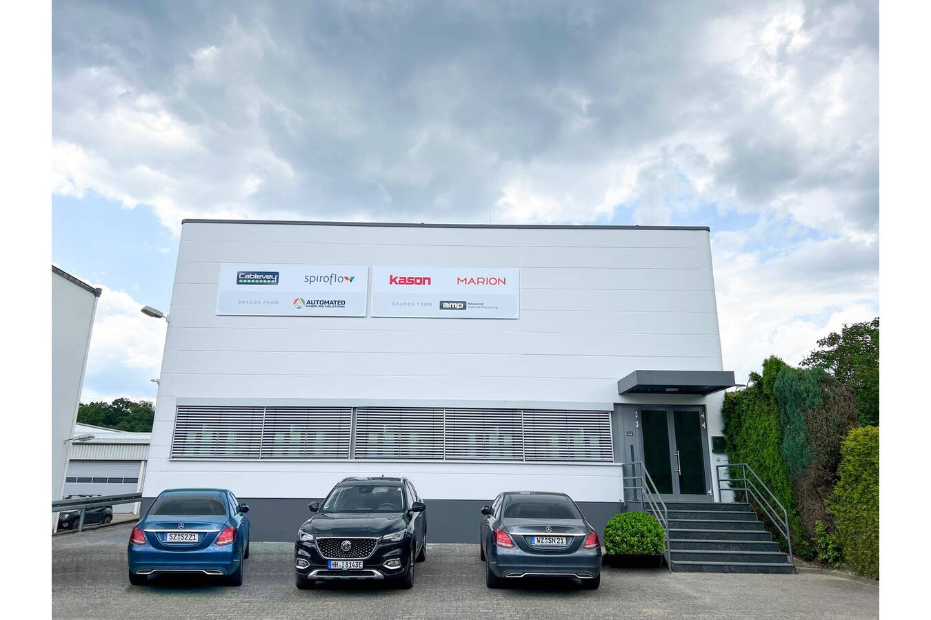 Materialtransportspezialisten eröffnen neue Testanlage Automated Handling Solutions (AHS) und Advanced Material Processing (AMP) haben zusammen mit Kason Corporation und Marion Process Solutions von AMP eine neue Testanlage in Mitteldeutschland eröffnet.