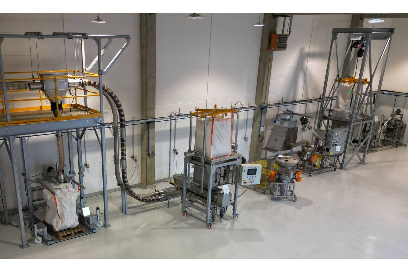 AHS und AMP präsentieren Verarbeitungslösungen auf der POWTECH 