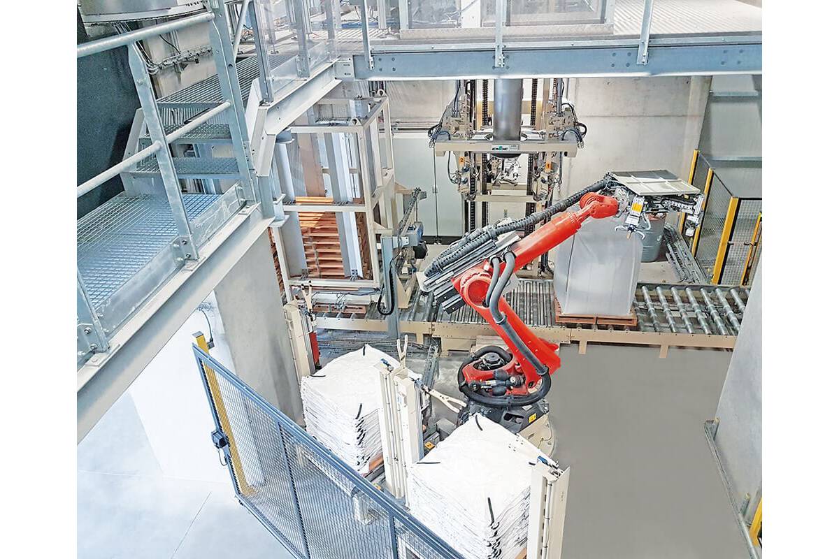 Vollautomatische Big Bag-Abfüllanlage für Cristobalit Dank der leistungsfähigen Wäge- und Steuerungstechnik können bis zu 40 Big Bags pro Stunde befüllt werden. Jeder Big Bag hat ein Nettogewicht von 1200 kg. Hoher Durchsatz mit eichfähigen SysTec-Wägeterminals