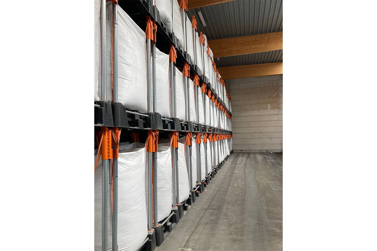 Stapeln sie big bags sicher und sparen sie bis zu 70% platz Suchen Sie nach Möglichkeiten, in Ihrer Fabrik oder Ihrem Lager Platz zu sparen? Stapeln Sie Ihre Schüttgüter sicher in Big Bags / FIBCs mit unserem Indus Neva.