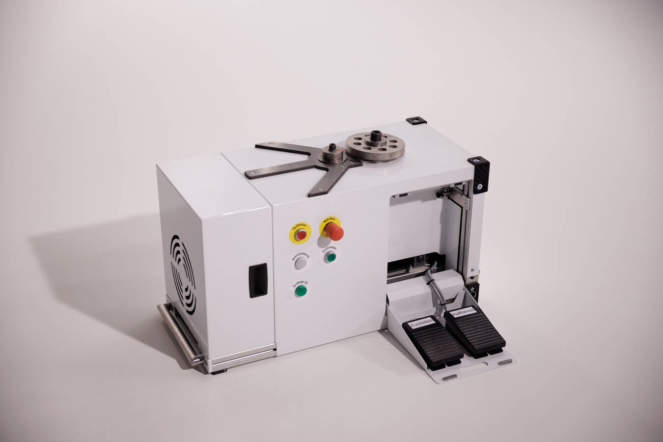 Die JacBox - Elektrische Bördelmaschine Mobil, flexibel und einfach - mit der JacBox steht Ihnen eine professionelle Lösung zur Verfügung, mit der Sie schnell und einfach Bördelkanten in JACOB-Qualität ganz nach Ihrer situativen Gegebenheit fertigen können.  