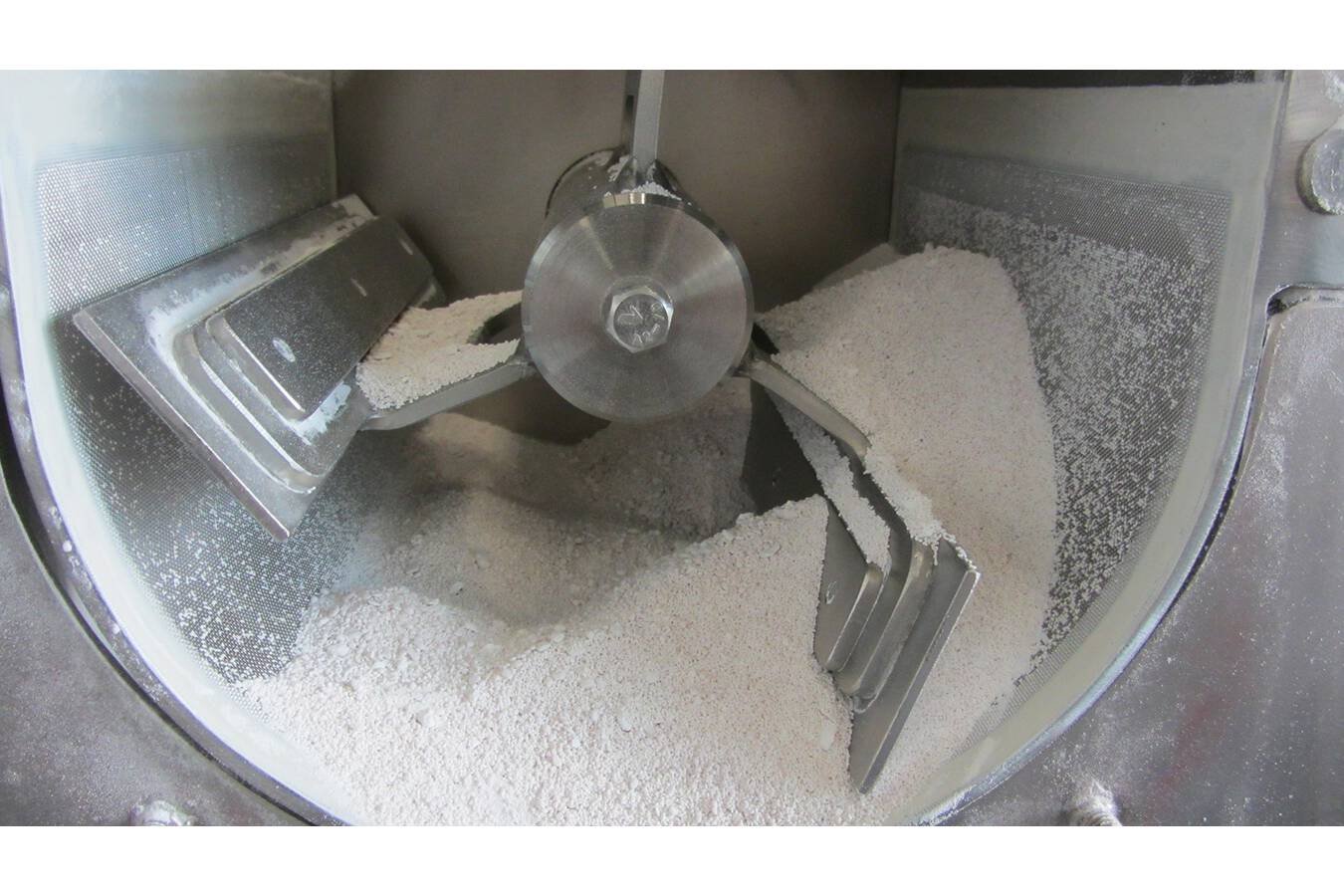 Agglomerate effizient auflösen Bei der Verarbeitung von Schüttgütern können Agglomerate auftreten, die den Produktionsprozess beeinträchtigen.
Wie können sie effizient aufgelöst werden?