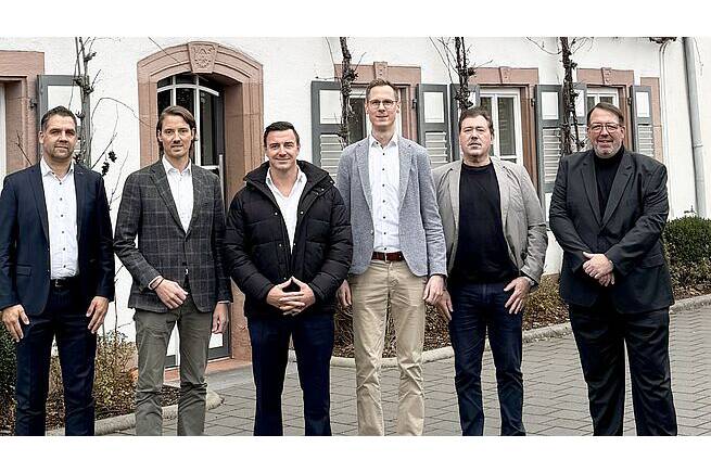 Partnerschaft Eirich und Siemens für Batterieindustrie Eirich und Siemens Digital Industries unterzeichnen Absichtserklärung für Zusammenarbeit bei Lithium-Ionen-Batteriefabriken