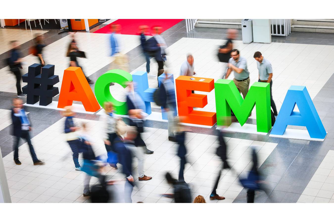 ACHEMA 2024: mehr Nachhaltigkeit und Wettbewerbsfähigkeit Bei der ACHEMA 2024 zeigten vom 10. bis 14. Juni 2024 insgesamt 2.842 Aussteller aus 56 Nationen 106.001 Teilnehmern aus 141 Ländern auf dem Frankfurter Messegelände die neueste Ausrüstung und innovative Verfahren.