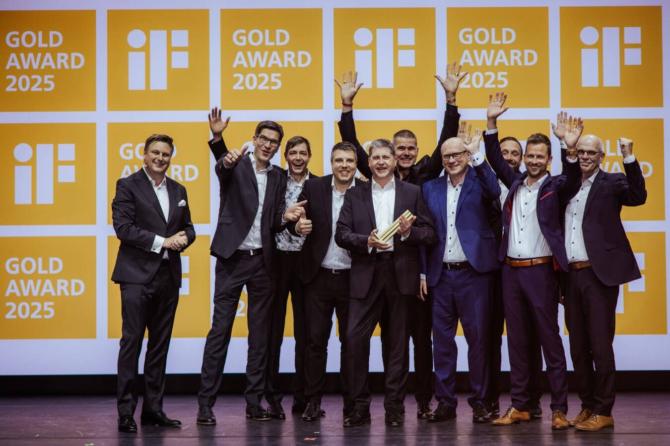 GreCon Protector bei der iF Design Award Gold geehrt Große Bühne für ein Sicherheitssystem, das im betrieblichen Alltag bestenfalls nicht ins Rampenlicht tritt. Damit zählt das vorbeugende Brandschutzsystem zu den 77 weltweit mit Gold prämierten Lösungen. 