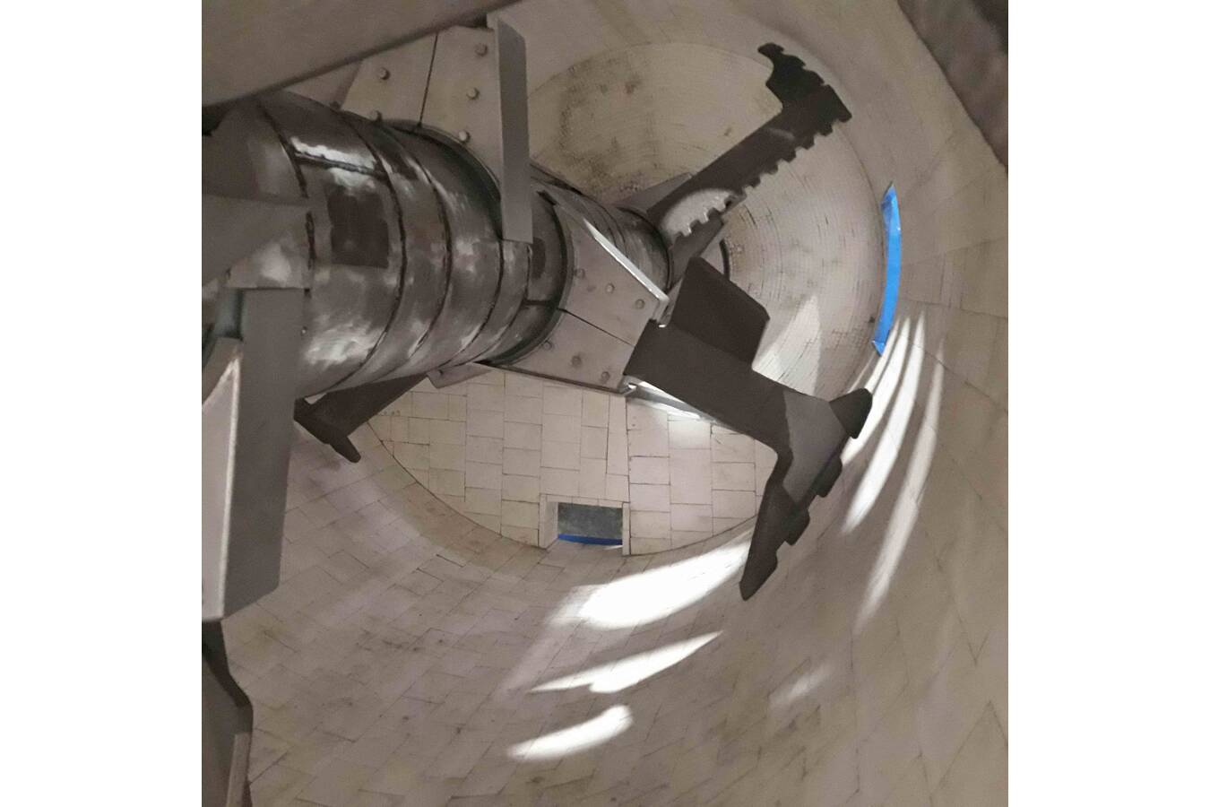 Konti-Mischer von Lödige Maschinenbau im Einsatz bei den Hüttenwerken  Hoher Durchsatz, starker Verschleißschutz und besondere Wartungsfreundlichkeit: In der Kokerei der Hüttenwerke Krupp Mannesmann (HKM) leistet ein kontinuierlich arbeitender Intensiv-Mischer von Lödige Maschinenbau Außergewöhnliches. 