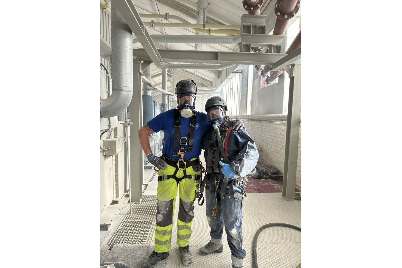 Silo-Blockaden effektiv lösen mit Bohr- und Sprengtechnik  Stillstand in der Produktion, unterbrochene Förderprozesse, steigender Druck auf die Instandhaltung – eine Siloblockade kann schnell zu einem ernsthaften Engpass in industriellen Abläufen führen.