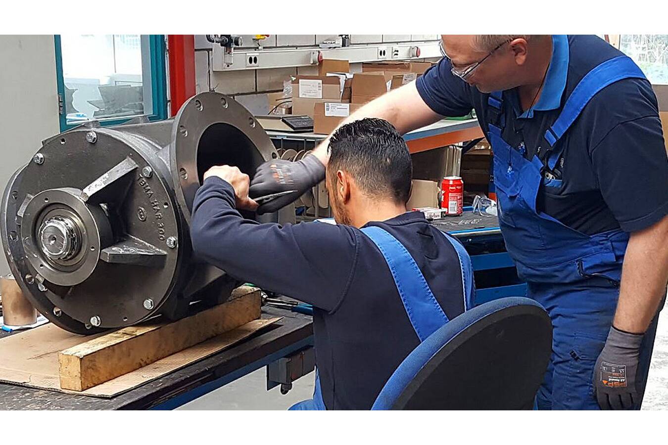 Wartung von Zellenradschleusen und Umlenkventilen durch TBMA Fachmännische Reparaturen und Überholungen werden in den TBMA-eigenen Produktionsstätten unter Verwendung zertifizierter Originalteile durchgeführt.  TBMA unterstützt auch die vorbeugende Wartung.