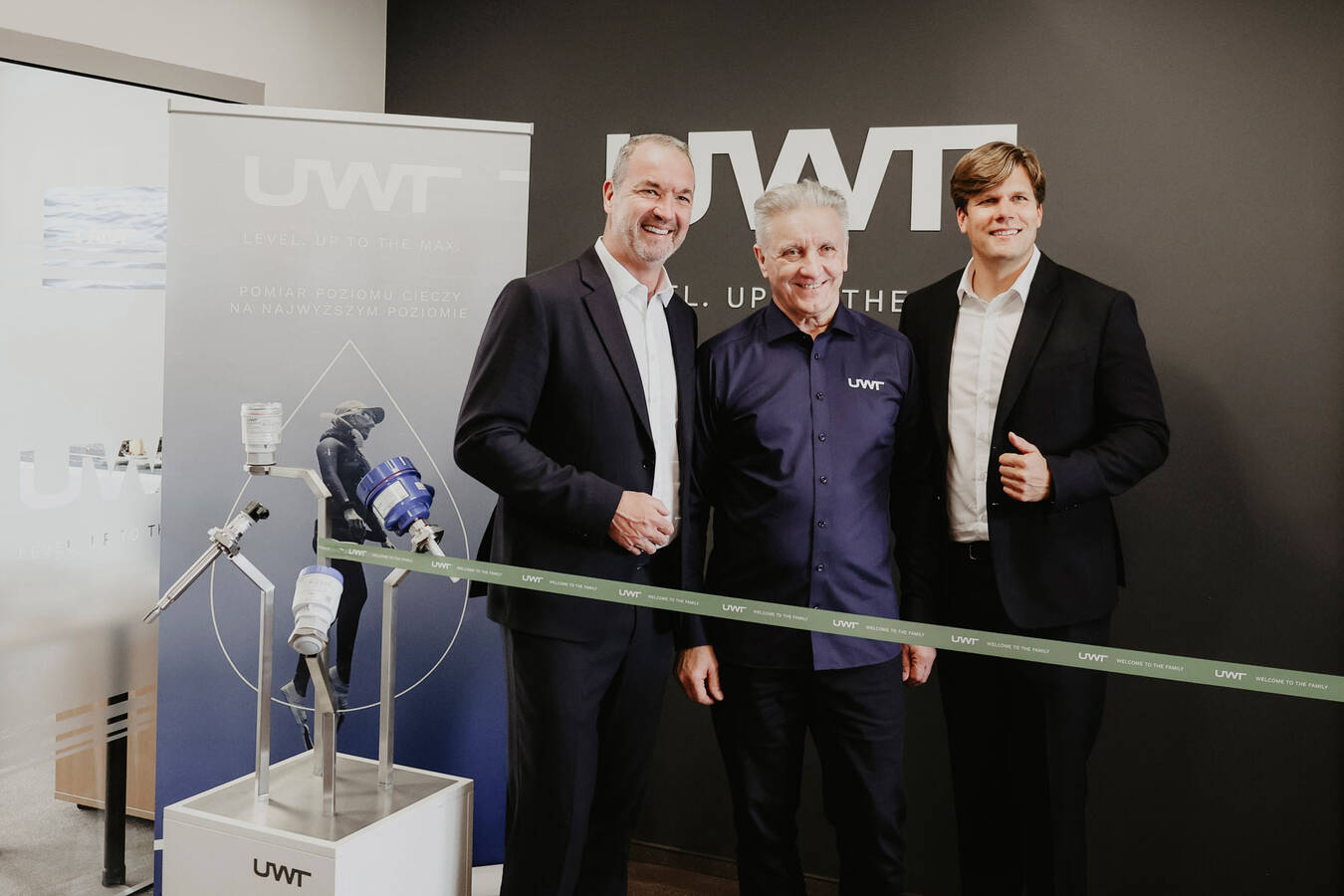 Gründung einer UWT Niederlassung in Polen UWT wächst weiter: Mit großer Freude durften wir Mitte September die Eröffnung unserer neuen Niederlassung UWT Polska feiern. Mit Niederlassungsleiter Tadeusz Karmaza und seinem erfahrenen Team verbinden uns  viele Jahre erfolgreicher Zusammenarbeit